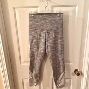 EUC Lululemon Cropped Leggings